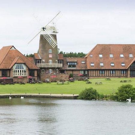 Premier Inn Milton Keynes South Exteriör bild