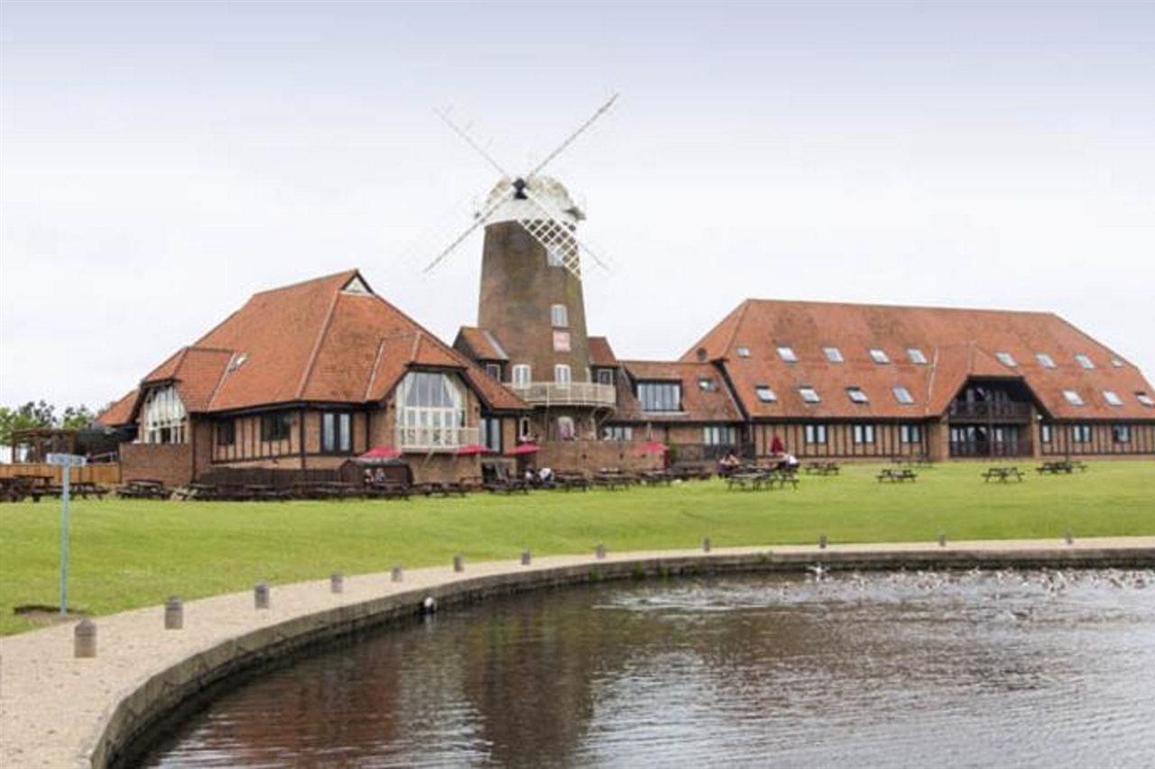 Premier Inn Milton Keynes South Exteriör bild
