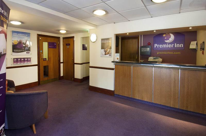 Premier Inn Milton Keynes South Exteriör bild