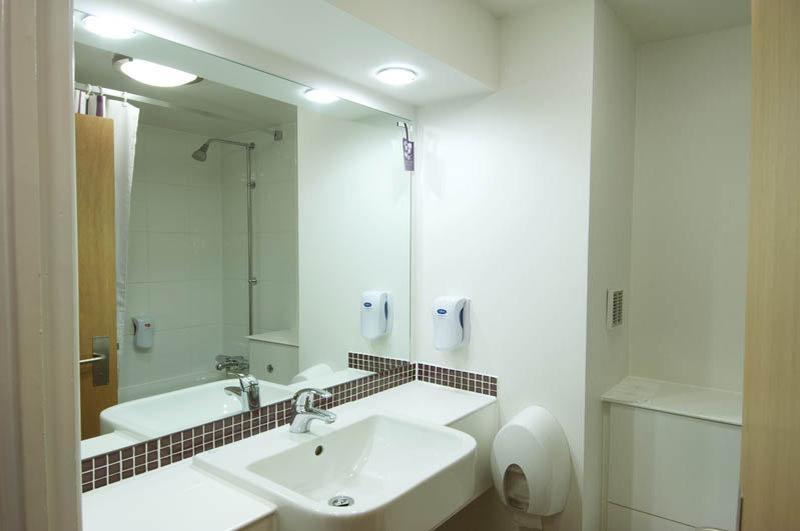 Premier Inn Milton Keynes South Exteriör bild